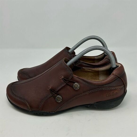 Taos Encore Women's Brown Leather Slip-On Loafers Size 9.5 Casual Fall Buttons - Picture 7 of 14